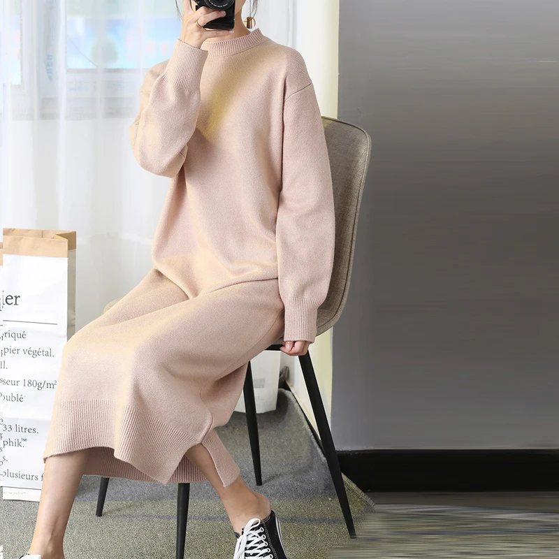 Женское платье-свитер с высоким круглым вырезом ALKMENE осенне-зимние модели 2019