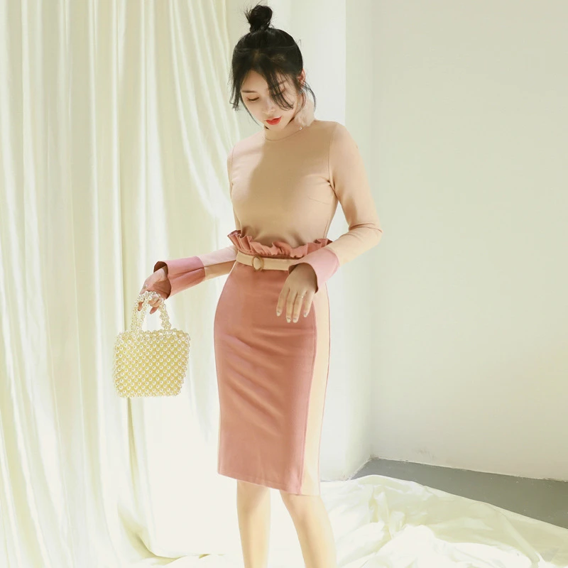 Женское облегающее платье с запахом розовое повседневное контрастное средней