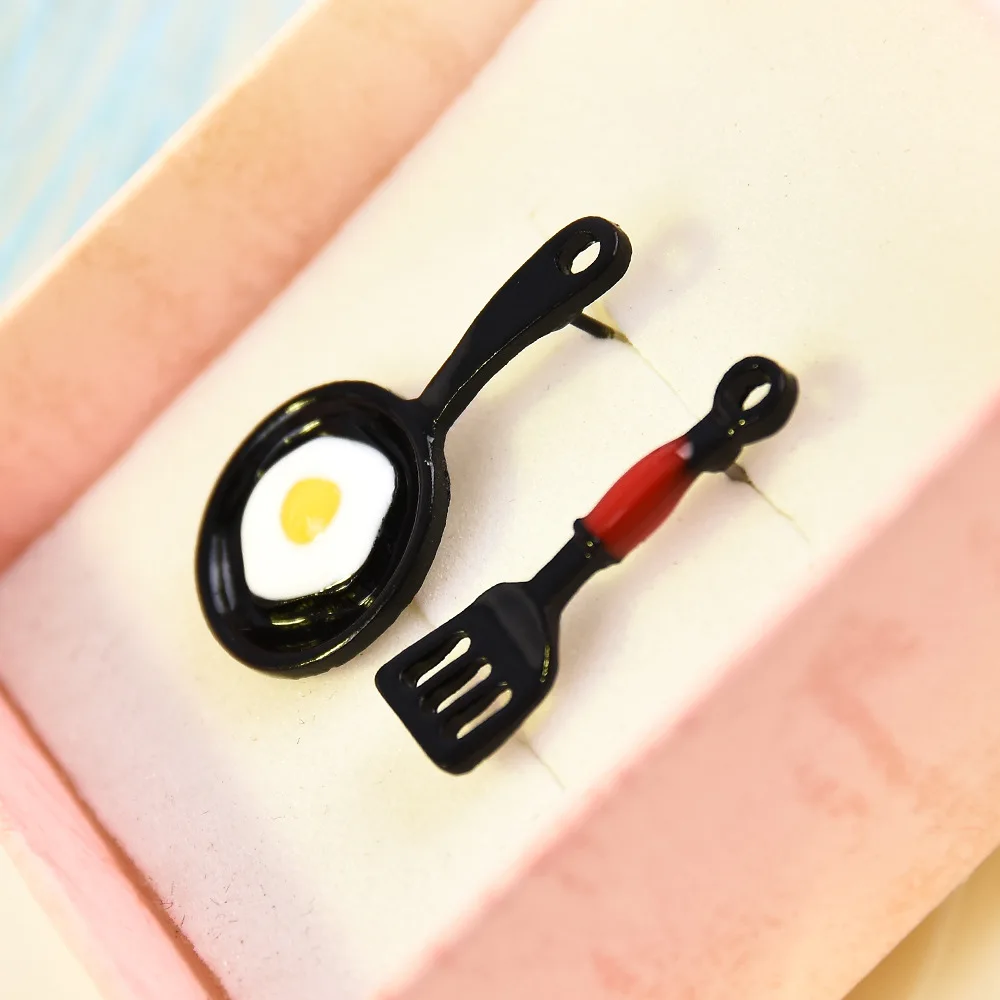 Асимметричные серьги гвоздики в виде лопаты сковороды жареного яйца совок яиц