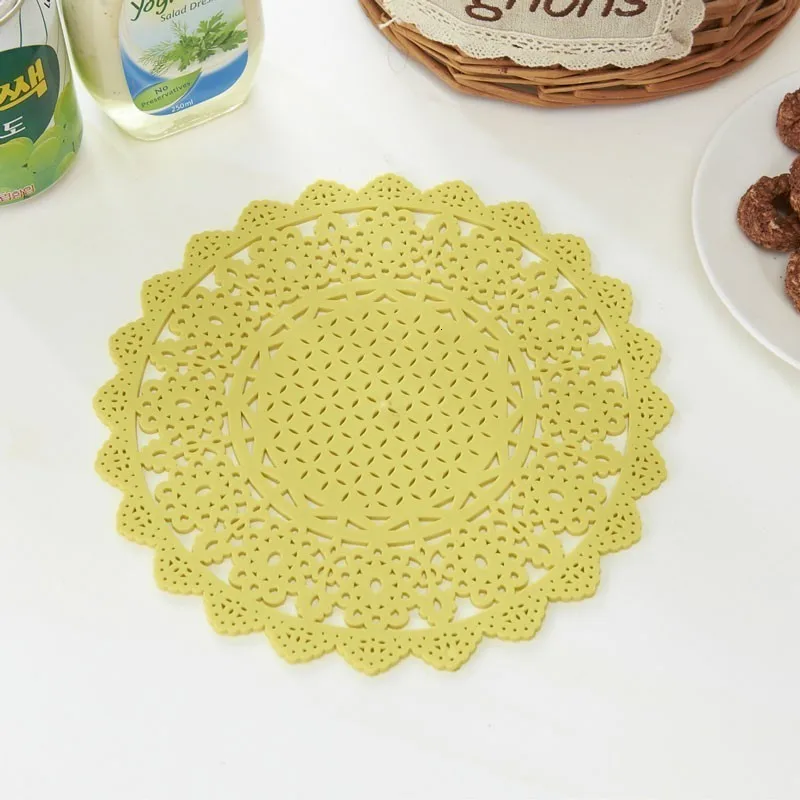 Горячий подстаканник конфетного цвета ажурная кружевная силиконовая подставка