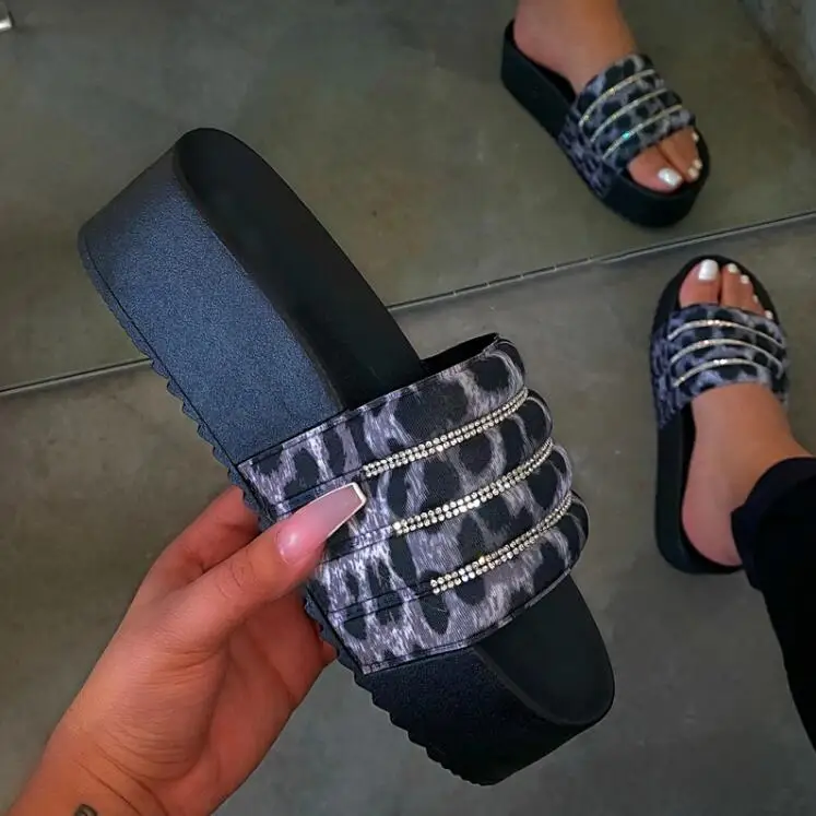 

Spring/summer rhinestone sandals female 2020 women thick bottom rhinestone beach sandals outdoor leisure wild flip flop 35-43 ms