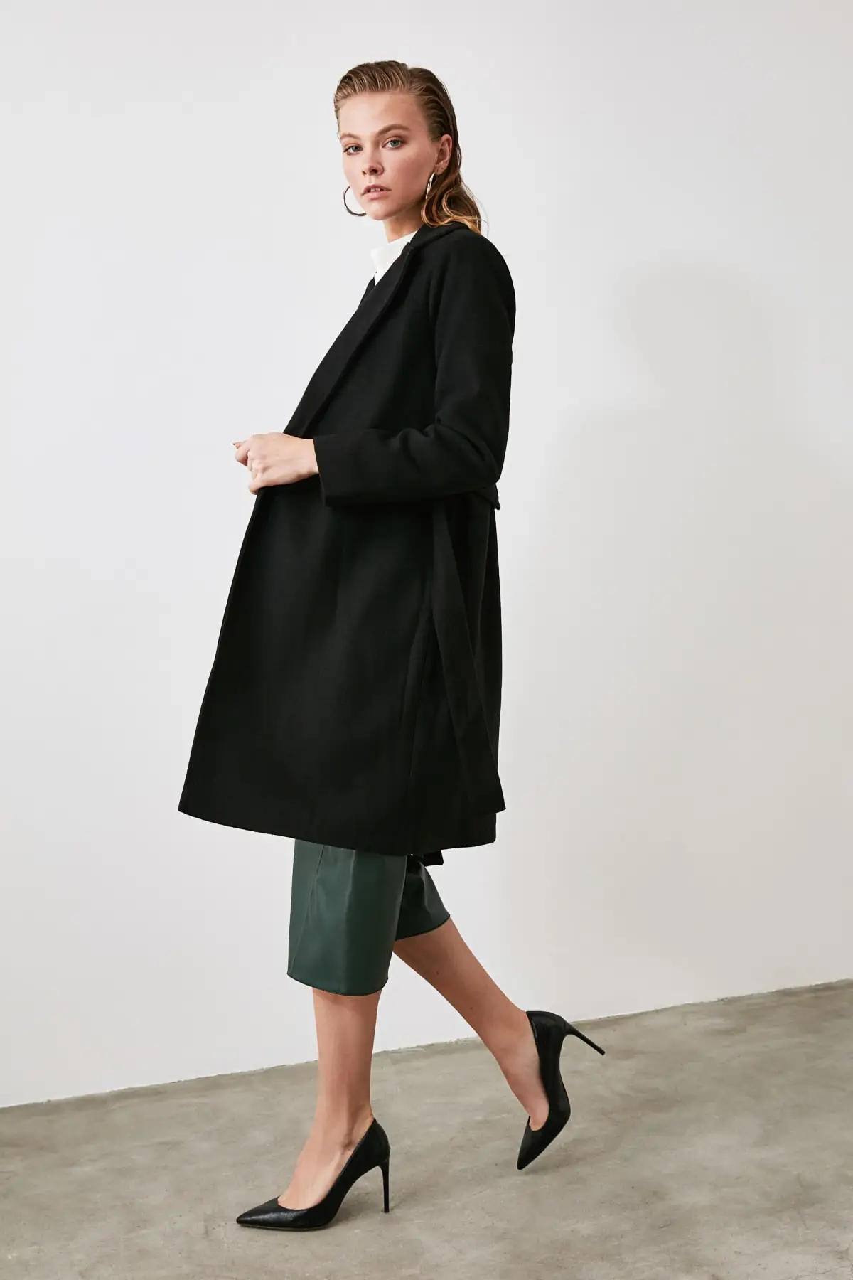 Трендовое черное шерстяное пальто с арками TWOAW20KB0033 | Женская одежда