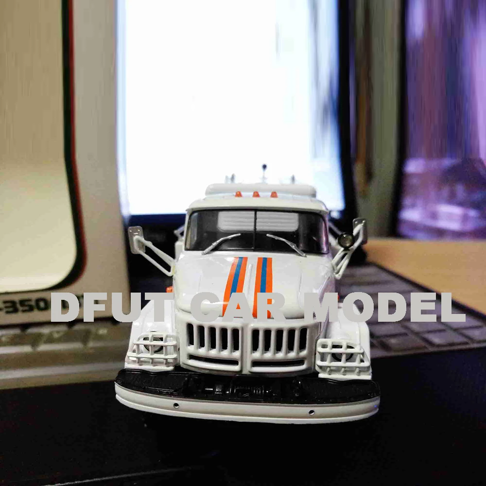 1:43 игрушечный спортивный автомобиль из сплава модель российского автомобиля