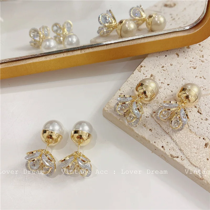 

Retro Geometric Flower Earrings Fashion Classic INS Wind Transparent Earrings Girlish Style Pearl Flower Earrings Female Tide