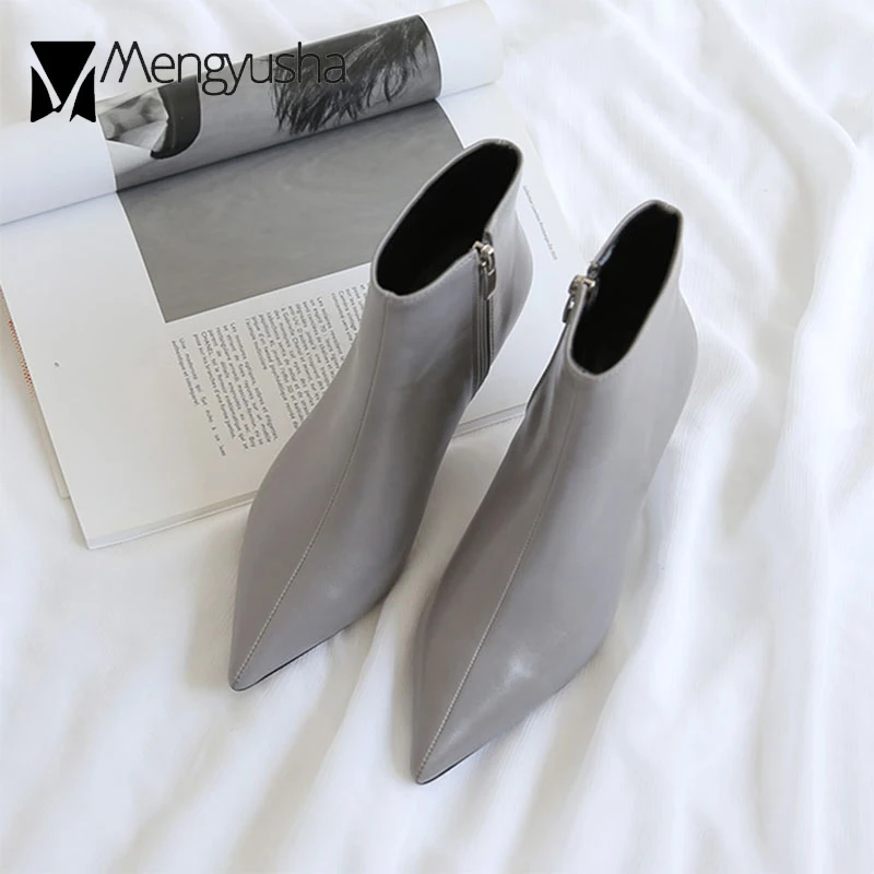 Женские ботинки челси из натуральной кожи белые классические на тонком высоком