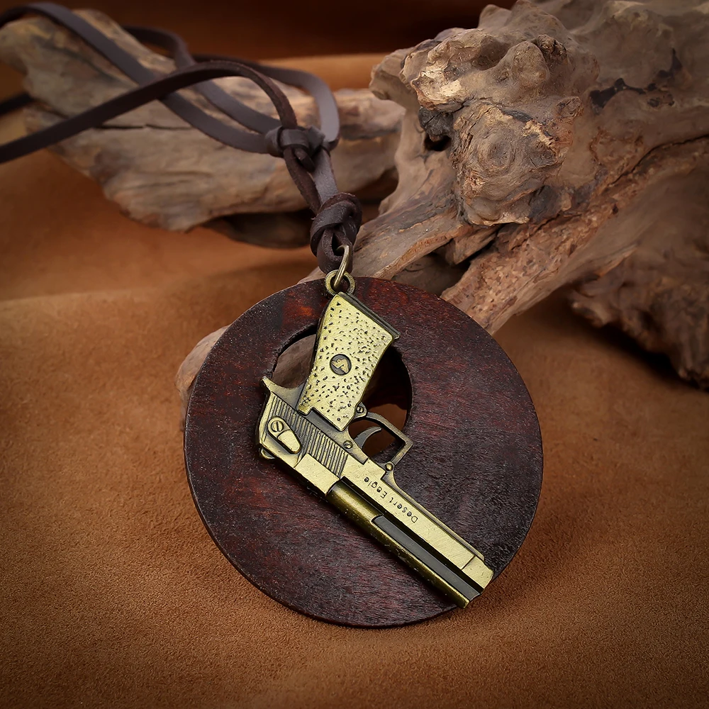 Деревянное ожерелье массивный кулон в виде пистолета Круглый длинный свитер