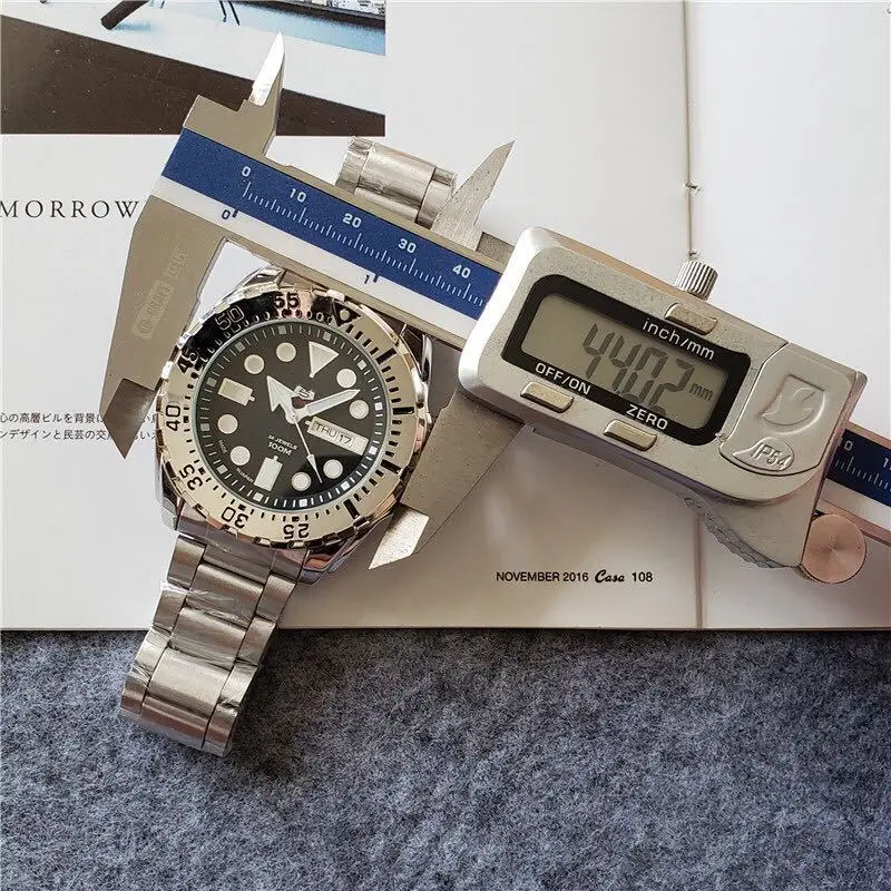 

AAA+Fashionable young men's high grade business wristwatch waterproof wristwatch high grade wristwatch