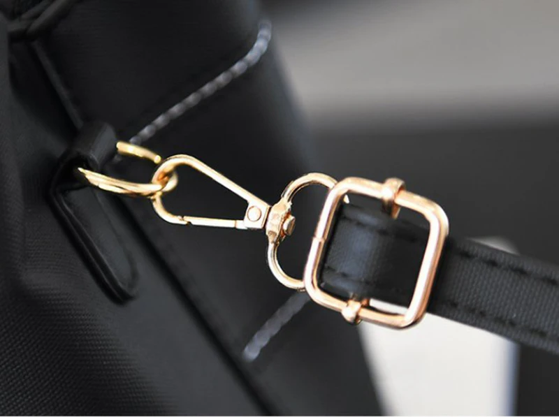 

[EAM] Women New Elegant Handbag PU Leather Flap Personality All-match Female Crossbody Shoulder Bag Fashion Tide 2021 18A1590