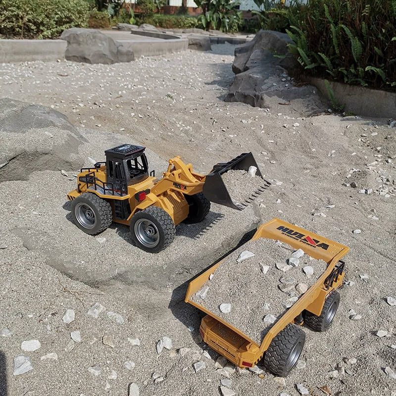 

1:18 RC Tractor Shovel Toy RC Forklift Truck Engineering Car Model Toys for Children Boys Kids Birthday Gift Bulldozer Tractor