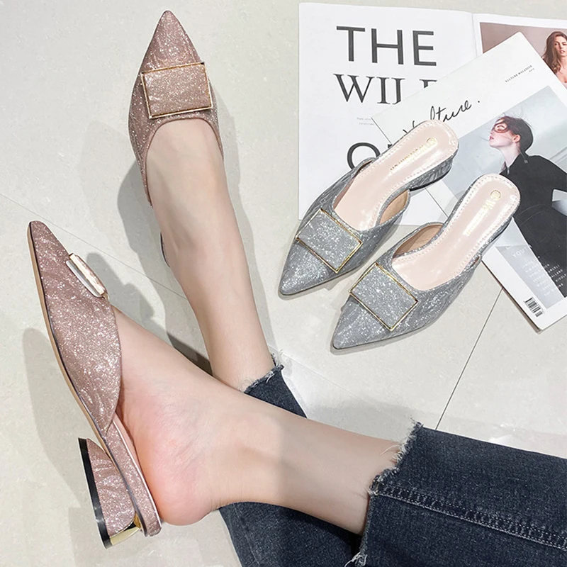 Шёлковые блестящие женские сандалии с острым носком и ремешком на пятке туфли