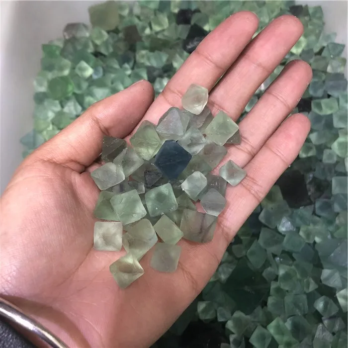 50 г натуральный смешанный флюорит октаэдрон драгоценный камень маленький грубый