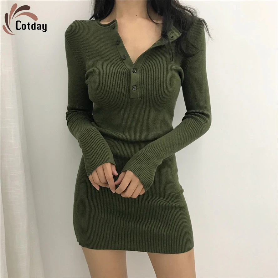 Платье-футляр женское трикотажное на пуговицах в стиле ретро |