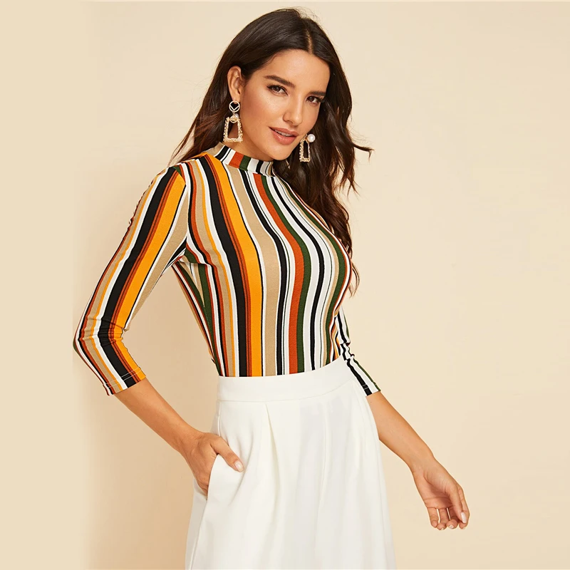 Разноцветная облегающая футболка в полоску с воротником-стойкой Женская Осенняя
