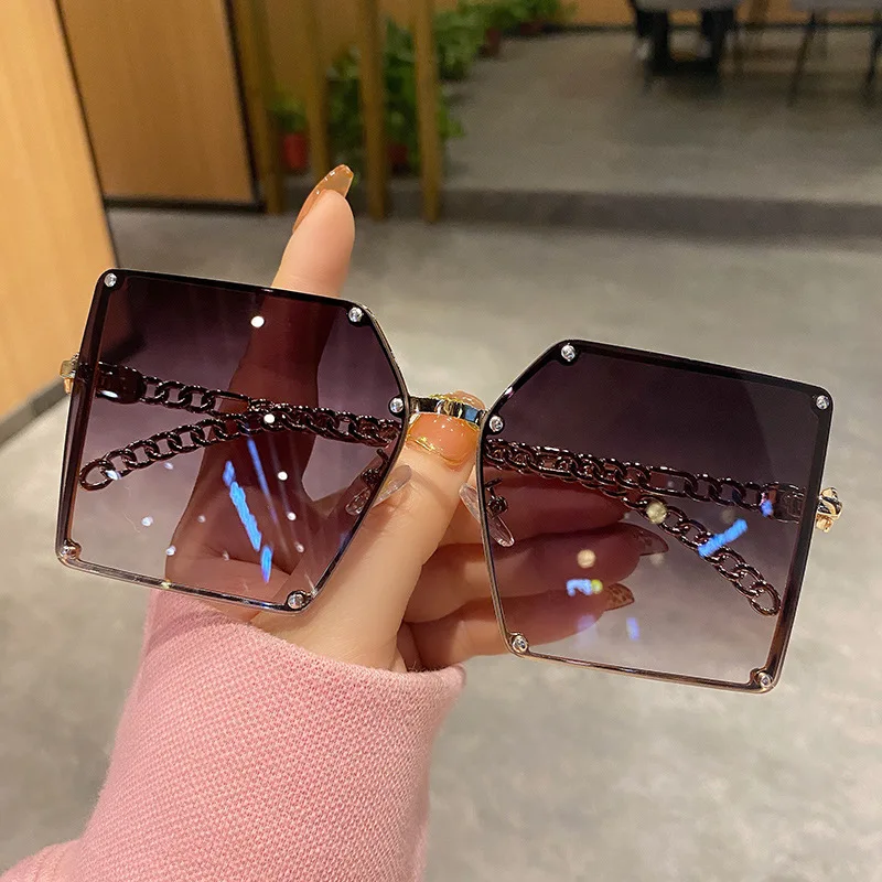 

2021 New Fashion Oversize Gradient Sunglasses For Women Vintage Alloy Chain Frame Rivet Square Sun Glasses Female Elegant Shades