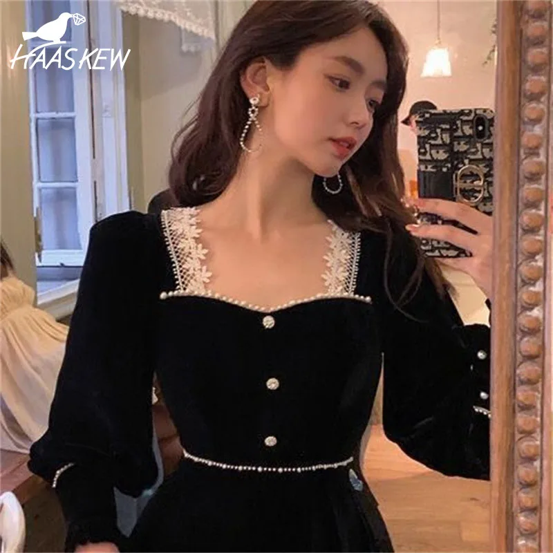 

Женское бархатное платье с длинным рукавом, квадратным вырезом и кружевом