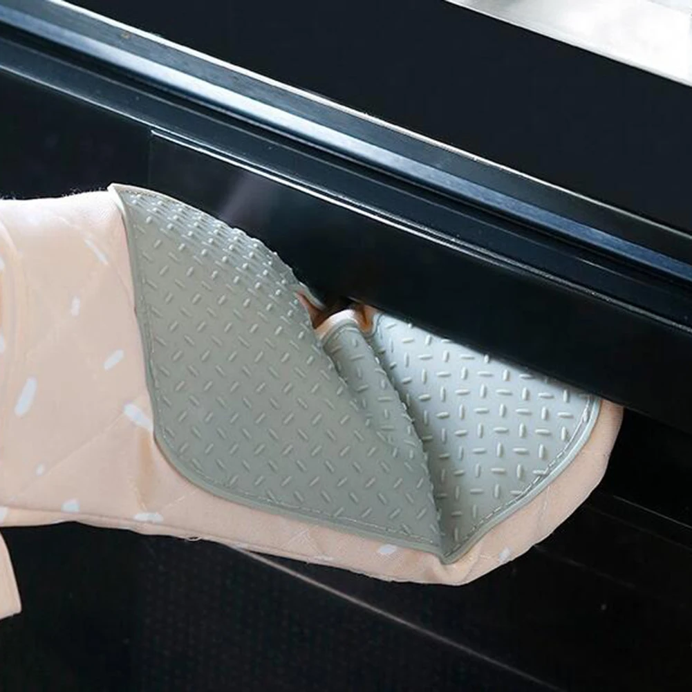 

2Pcs/Set Non-slip Kitchen Cooking Baking Microwave Heat Insulation Cover Glove Oven Mitts Hand Protection