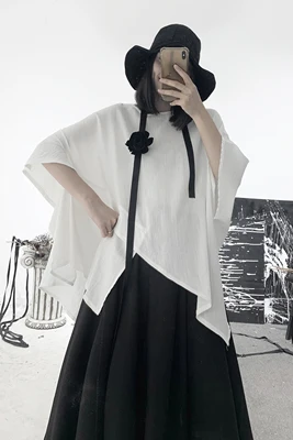 Женская Асимметричная футболка белая большого размера с круглым вырезом и