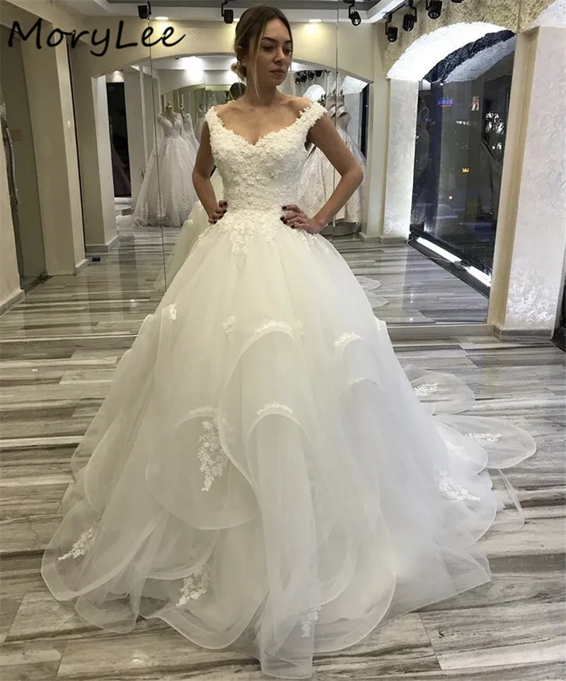 

Elegant Wedding Dresses V-Neck Sleeveless Floor Length Lace Applique Soft Tulle Wedding Dresses Lace Up Back vestido de noiva
