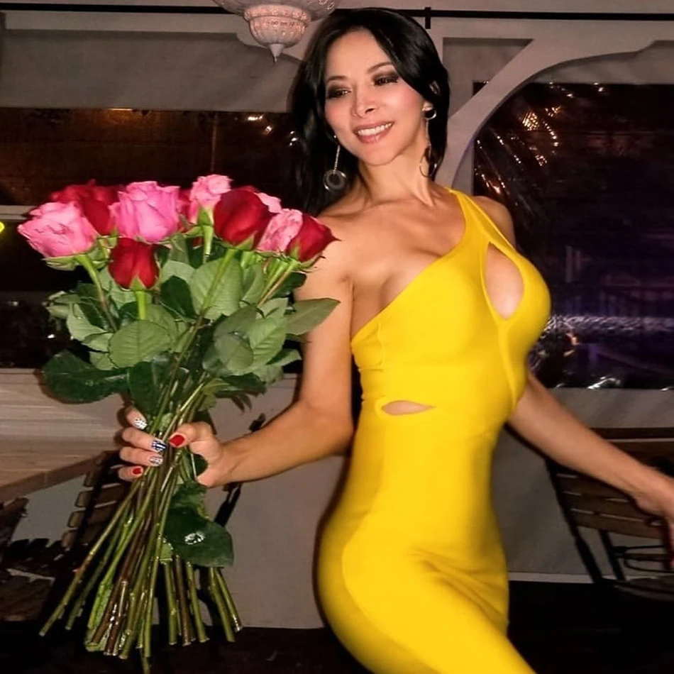 Amily.c Summer New High Quality Sexy Shoulder Mini Yellow Hollow Bandage Dress Club Designer Fashion Party Dress Wholesale