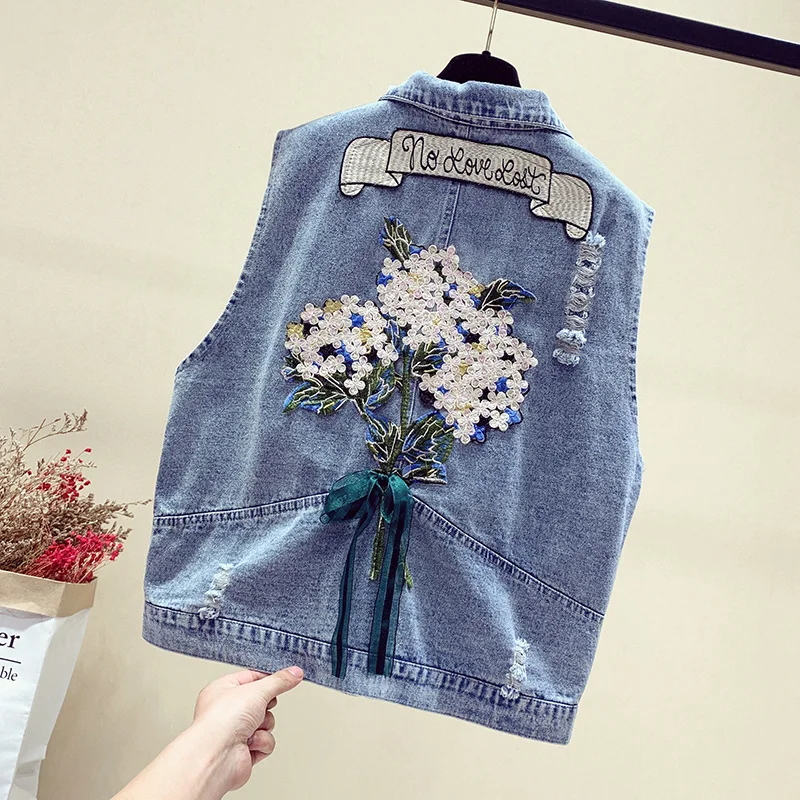 Женская джинсовая куртка-бомбер без рукавов с дырками и аппликацией | одежда