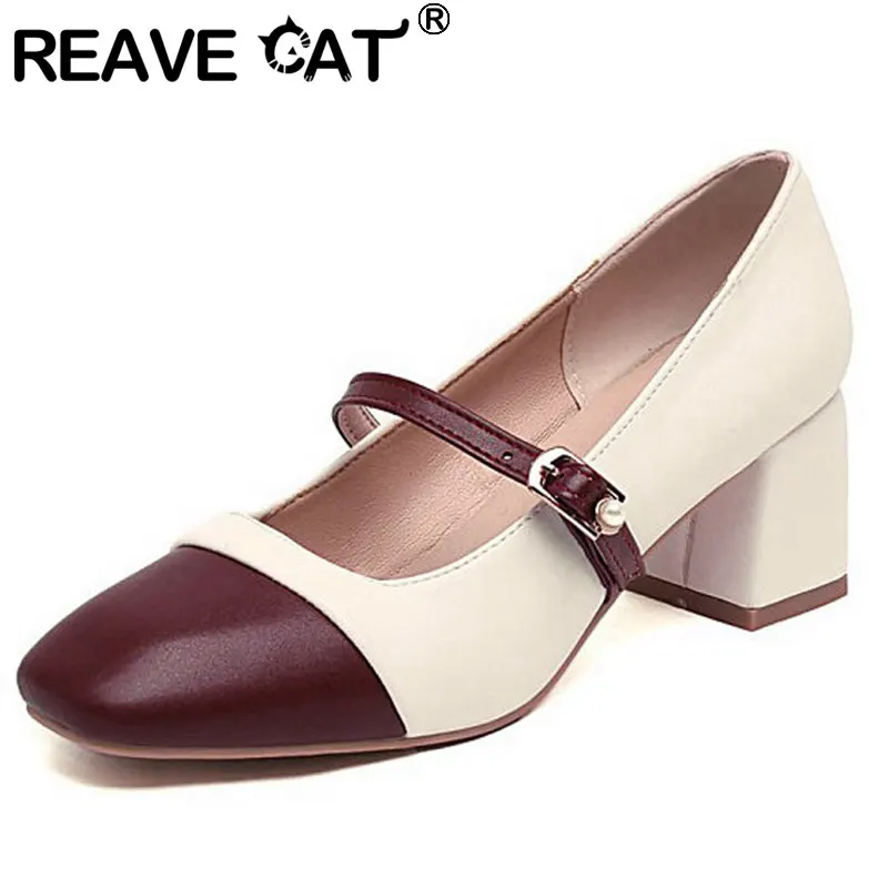 

Женские туфли с квадратным носком REAVE CAT, повседневные коричневые туфли-лодочки на блочном каблуке 2021 см, с пряжкой, в стиле пэчворк, классиче...