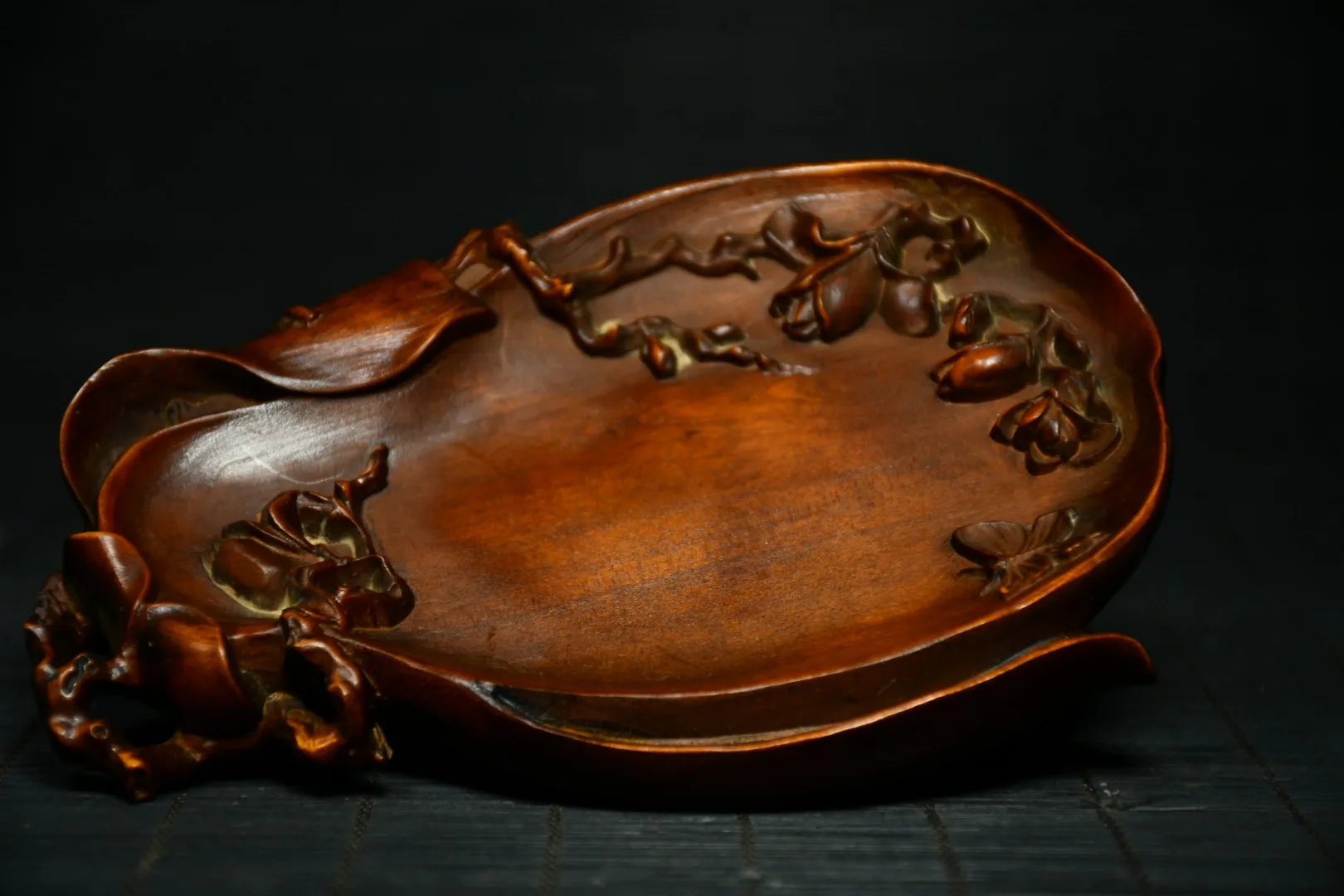 

5"China Lucky Old Boxwood Hand-carved Lotus statue Lotus lotus root Pen wash Inkstone Office Ornaments Town House Exorcism