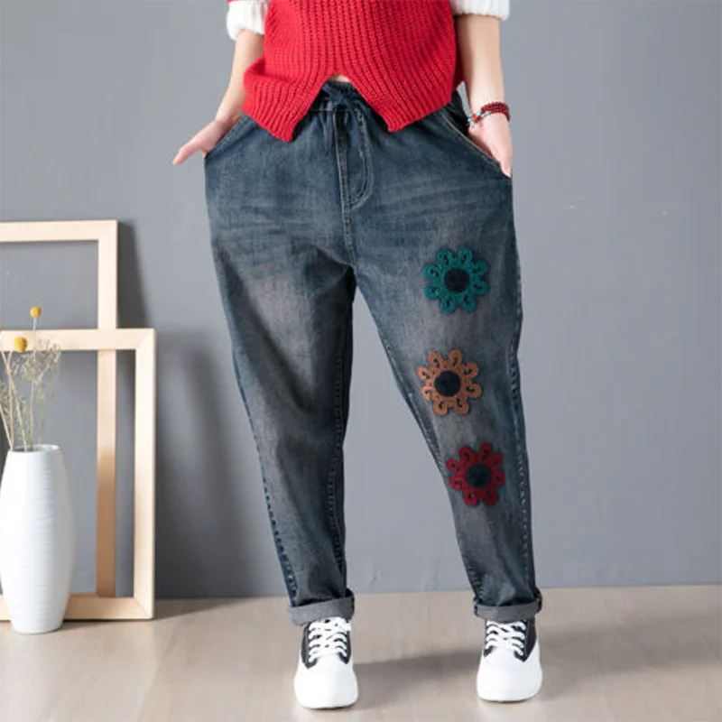 Женские демисезонные джинсы с вышивкой эластичные шаровары завышенной талией в