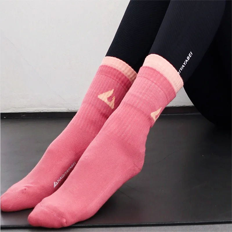 Fashion Gym Sports Socks Women's Soft Breathable Knee-high  Yoga Socks Outdoor Running  Training  Socks