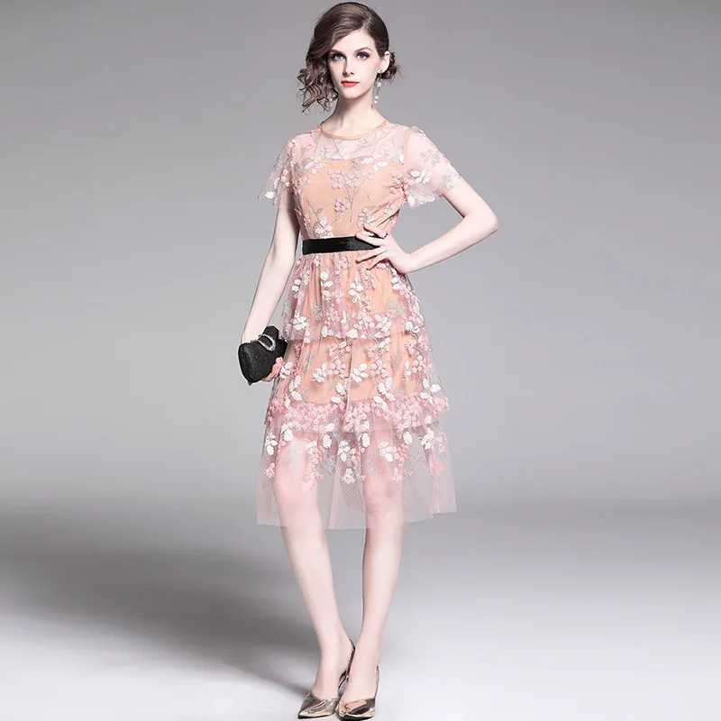 Женское многослойное платье выше колена розовое из тюля с цветочным принтом и