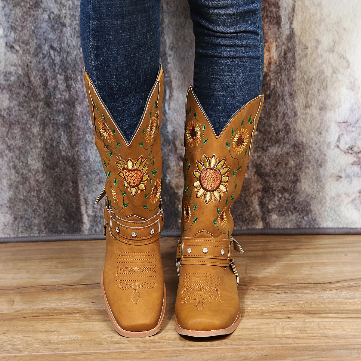 

Women's High Boots Winter Sunflower Embroidered Retro Suede Calf Boots Sexy Square Head Shoes For Women Plus Size 35-43