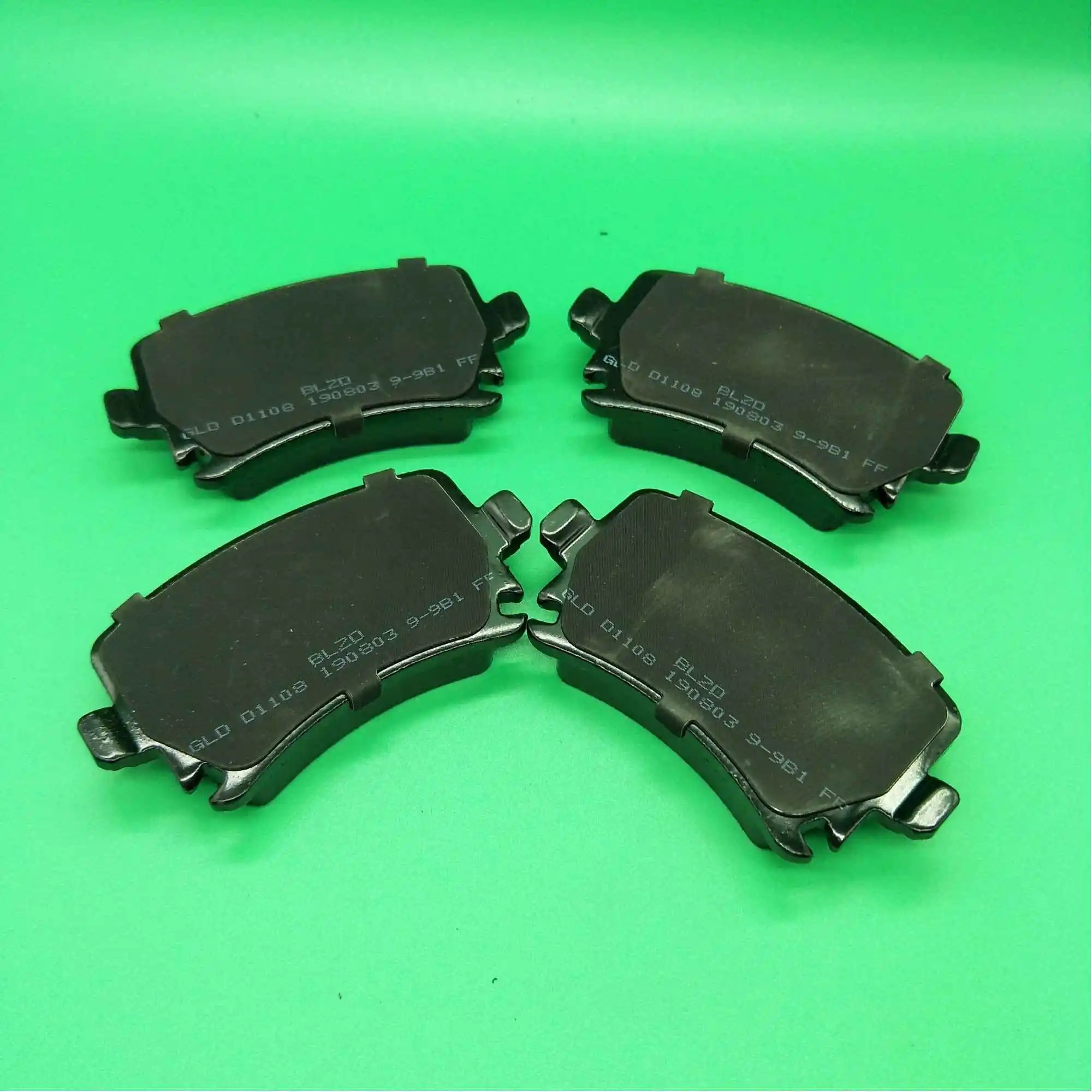 4 шт./компл. автомобильные тормозные колодки D1348 1K0 698 451 L для VOLKSWAGEN Tiguan 2012-2014 |