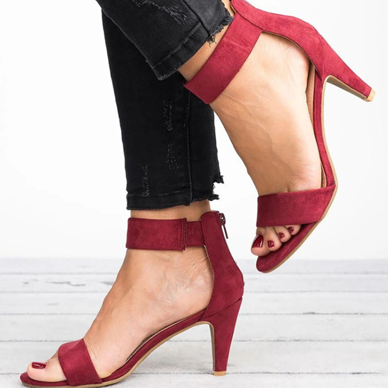 Женские леопардовые босоножки с ремешком на щиколотке и открытым носком | Обувь