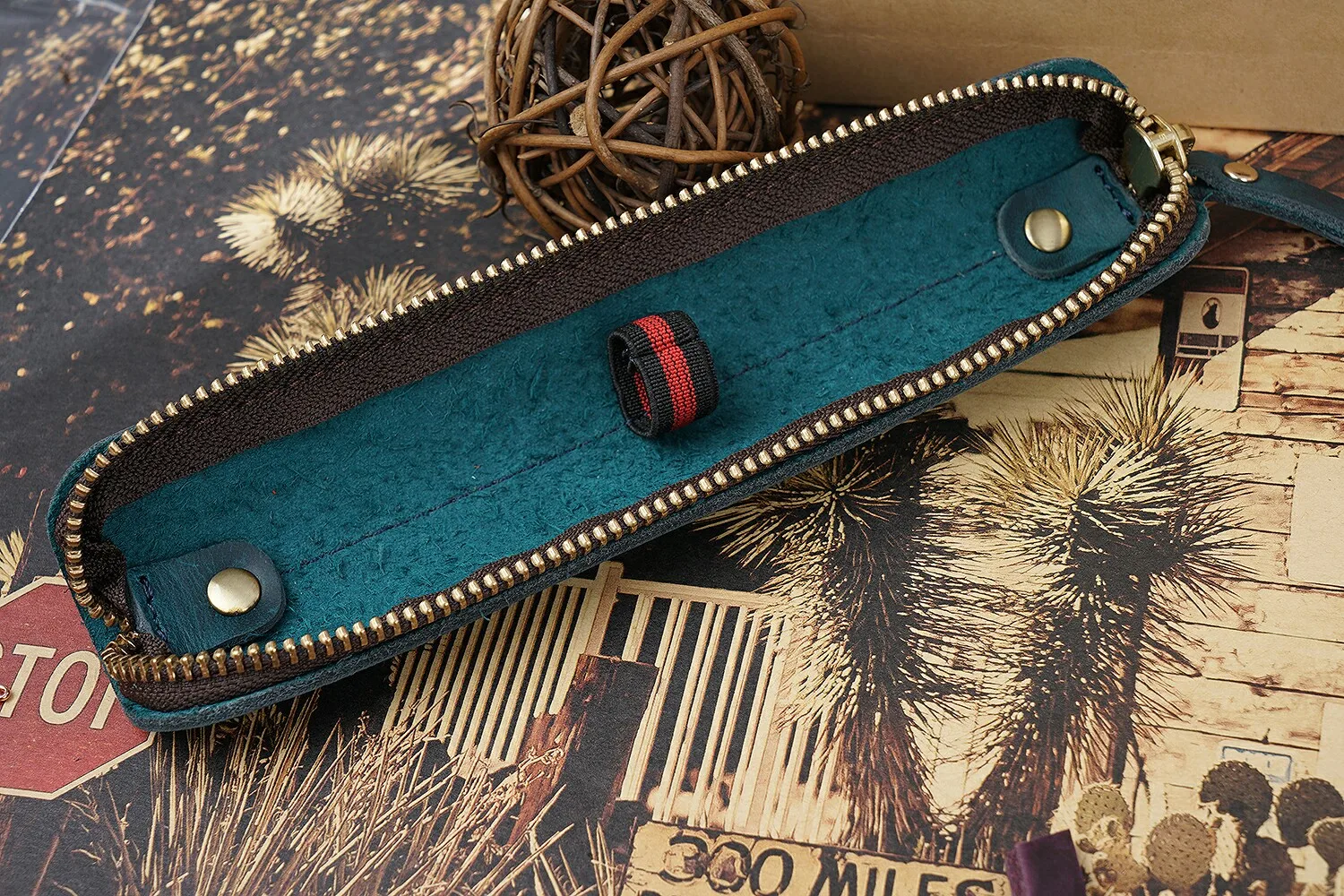 Genuine Leather Zipper Pen Bag Mini Small Pencil Case Apple Electronic Writing Pen Protective Sheath Creative Vintage Style