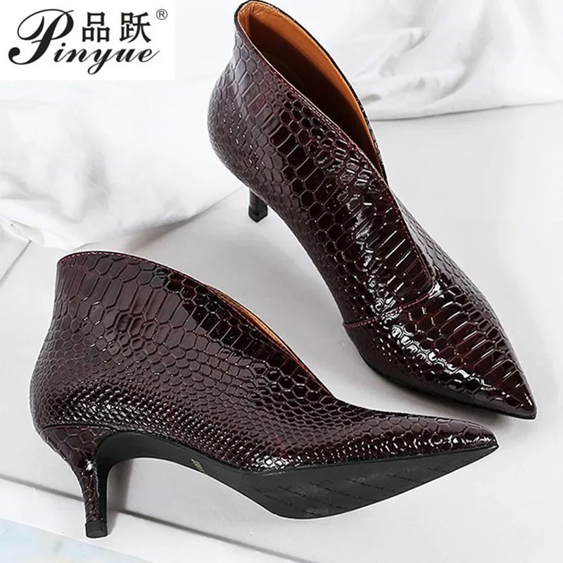 Пикантные тонкие туфли с заостренным носком и v образным вырезом лодочки из