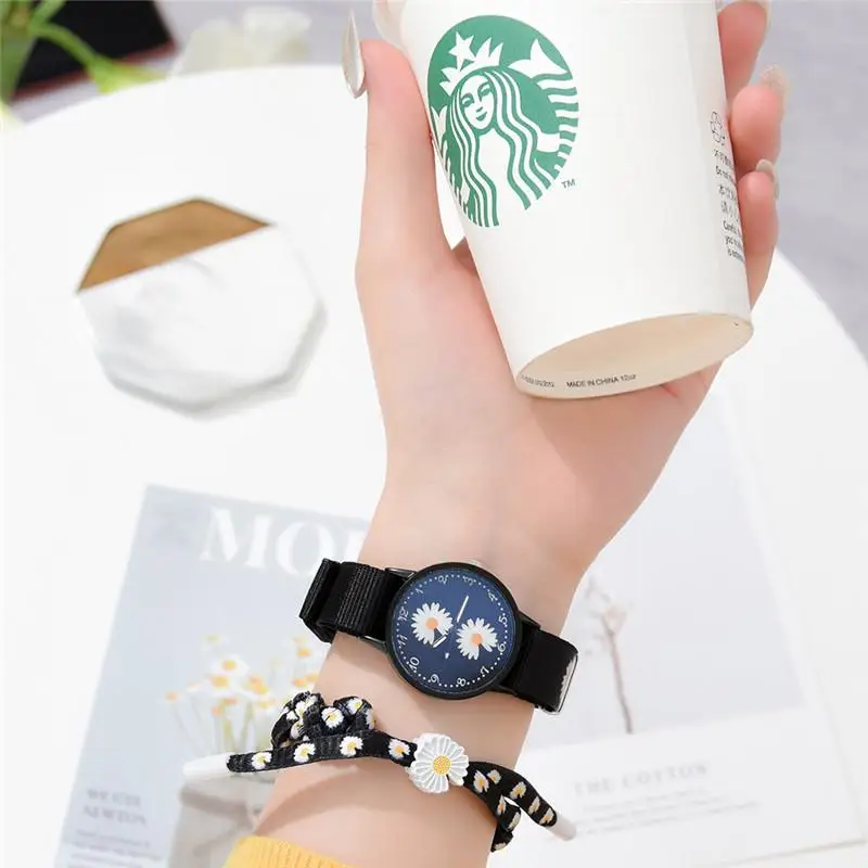 Small Daisy Wrist Watch Women Fashion Nylon Strap Dress Quartz Watch Simple Wild Girlfriends Couple Watch Birthday Gift Women