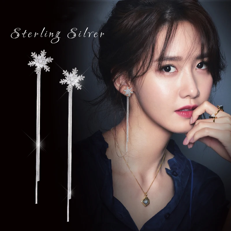 

Женские серьги-гвоздики в виде снежинок