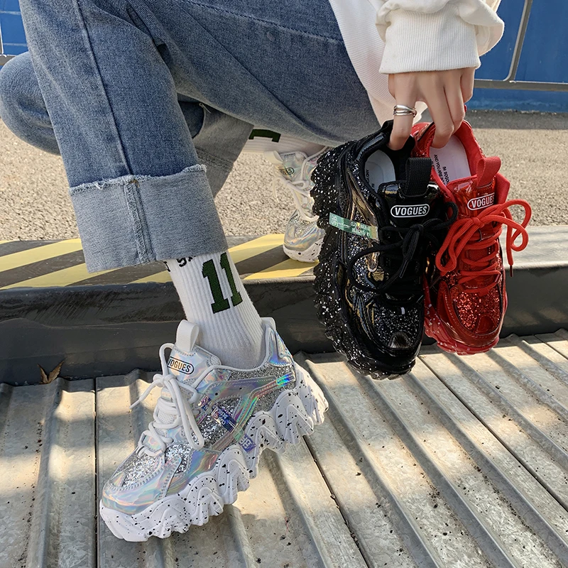 Женские кроссовки Сезон весна 2020 года Модная блестящая дышащая женская обувь с