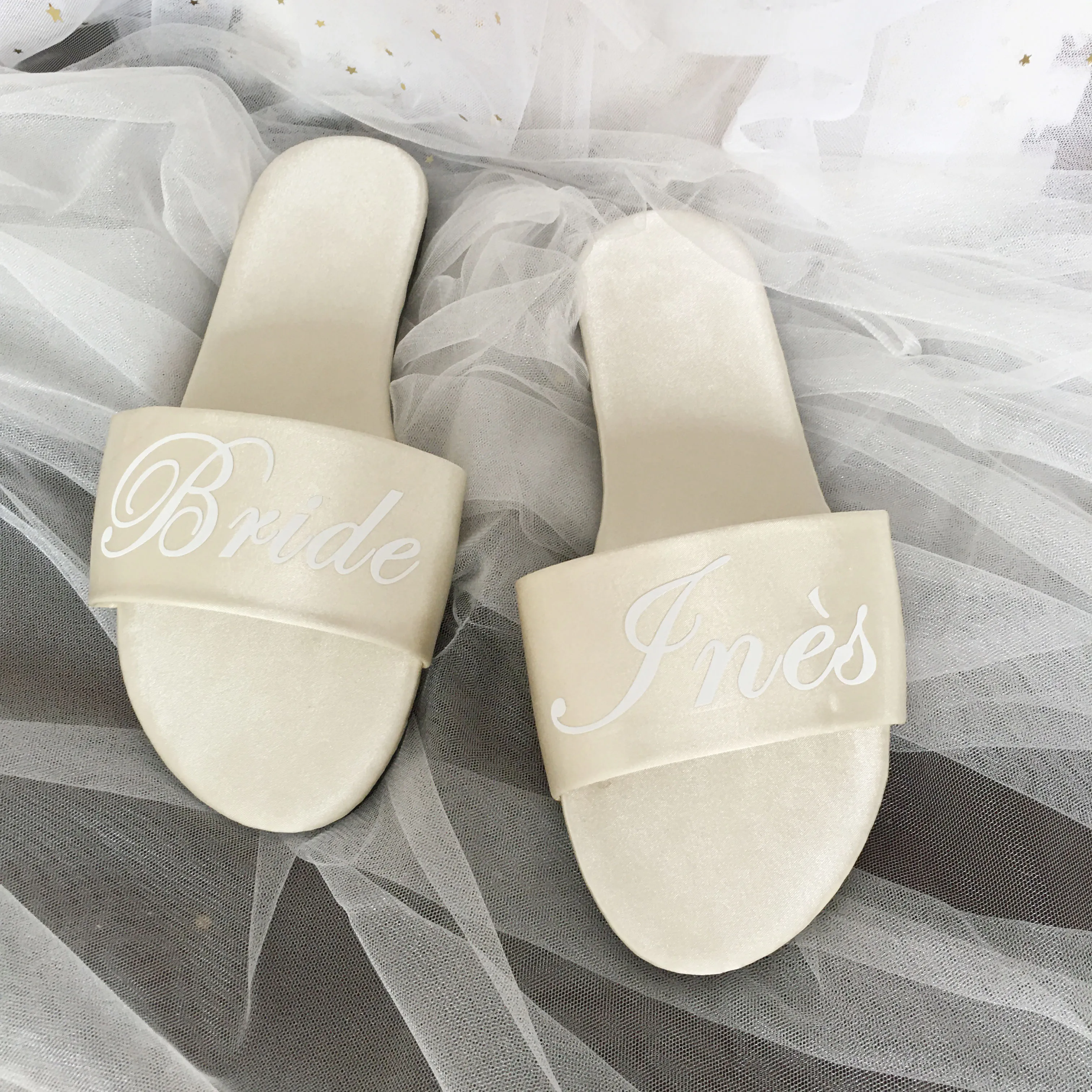 

Custom any text language satin slippers Wedding proposal gift for Bride Bridesmaid girlfriend mom sister party gifts 1pairs