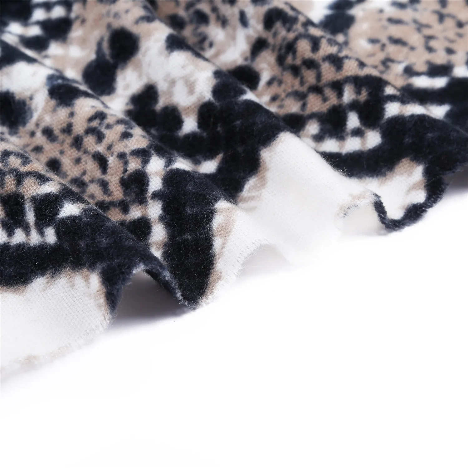 Осенне зимний шарф женский кашемировый длинный змеиный принт с животным ворсом