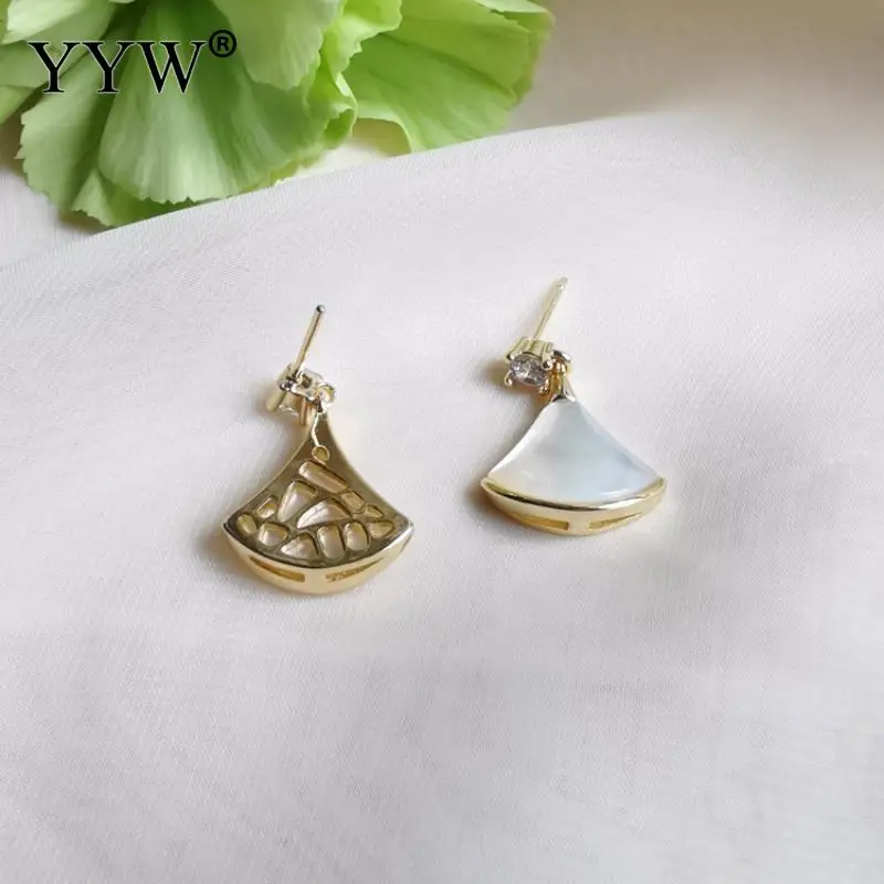 

1pair/Lot White Mother-Of-Pearl Fan-Shaped Skirt Earrings Ins Simple Temperament Earrings For Daily Wear Or Matching Clothes