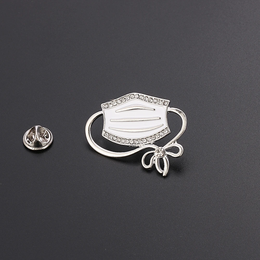 Новинка 2022 блестящая металлическая брошь в виде маски наличии модная унисекс