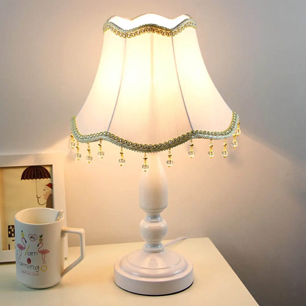 Маленькая настольная лампа современный милый прикроватный светильник для