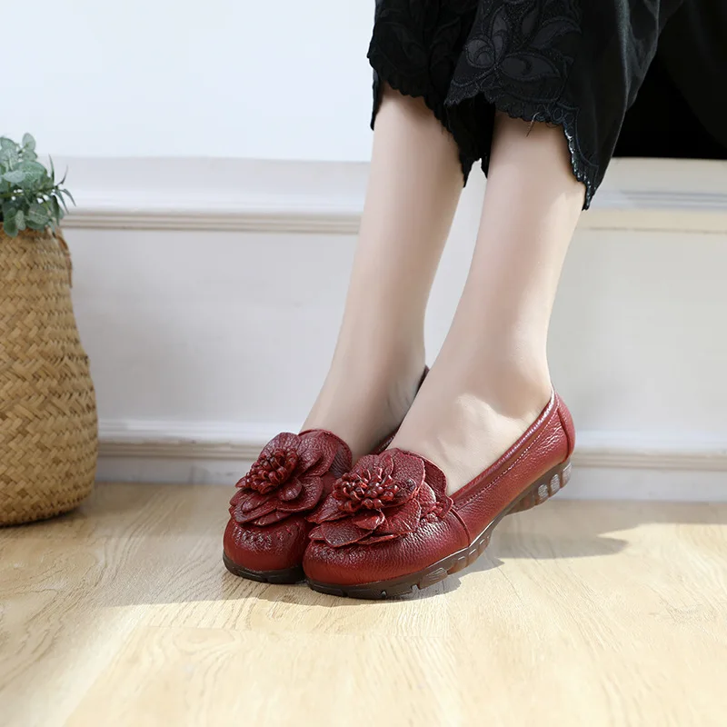 

YAERNI 100% Genuine Leather Shoes Women Flat Cow Leather Mother Shoes Flowers Woman Casual Loafers Soft Thick Sole Black Red