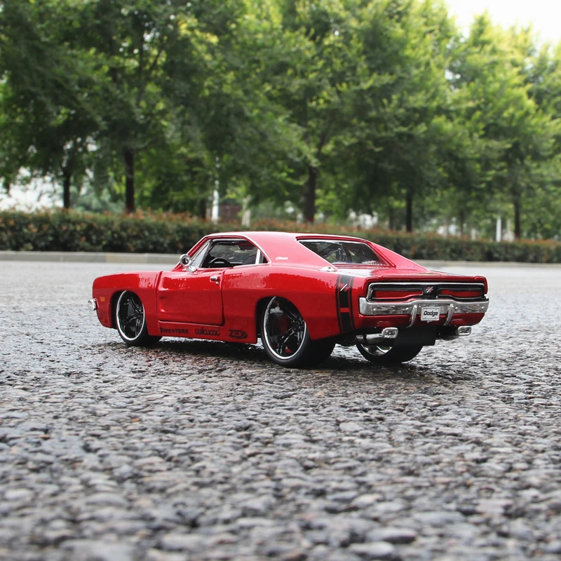 Maisto 1:25 новая горячая распродажа Dodge Challenger 2008 Модифицированная брелок для