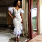 Новинка 2020, Элегантные Белые коктейльные платья до середины икры с коротким рукавом и круглым вырезом, коктейльные платья с перьями