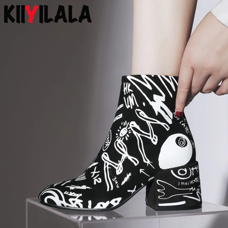 

Kiiyilala Graffiti Women Chelsea Boots Side Zipper 7cm Hoof Heels Womens Ankle Boots Woman Shoes Round Toe Ladies Booties Shoes
