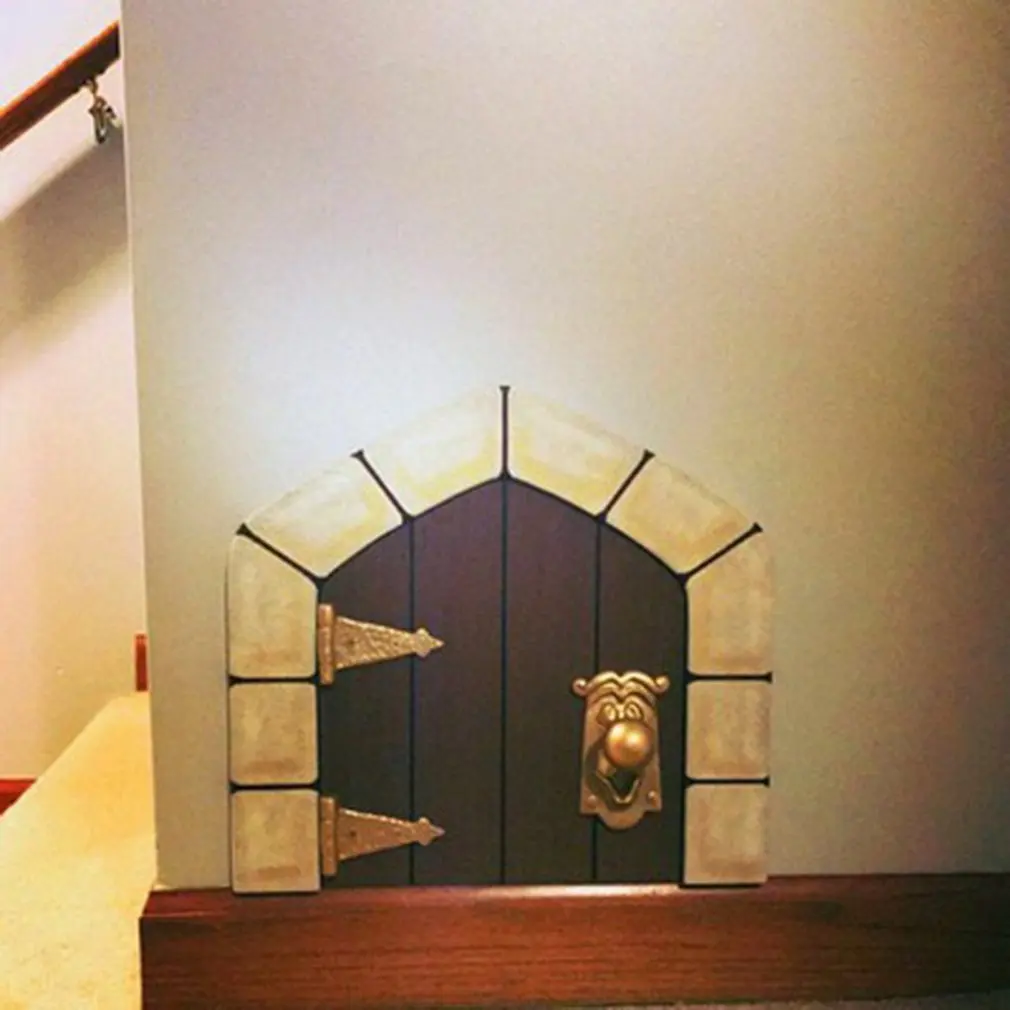 

Mini Fairy Tale Durable Door Courtyard Decoration Exquisite Wooden Hand-carved Door Handles Fairy Tale Gate