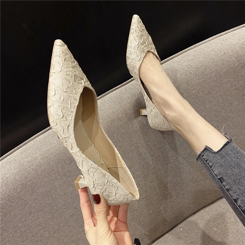 

Туфли-лодочки женские на высоком каблуке с ремешком на пятке