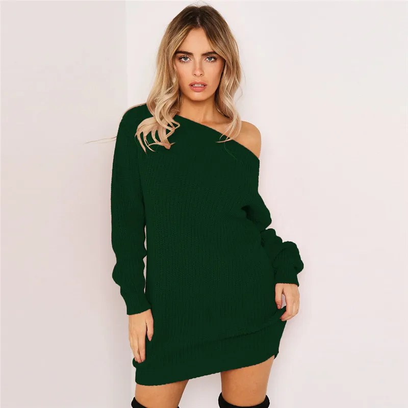 Женское трикотажное платье свитер с открытыми плечами и длинными рукавами
