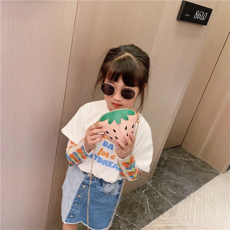 Маленькие сумочки в виде клубники для девочек и женщин милые сумки на плечо с